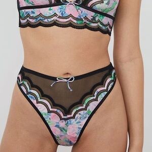 BNWT fl&l thong